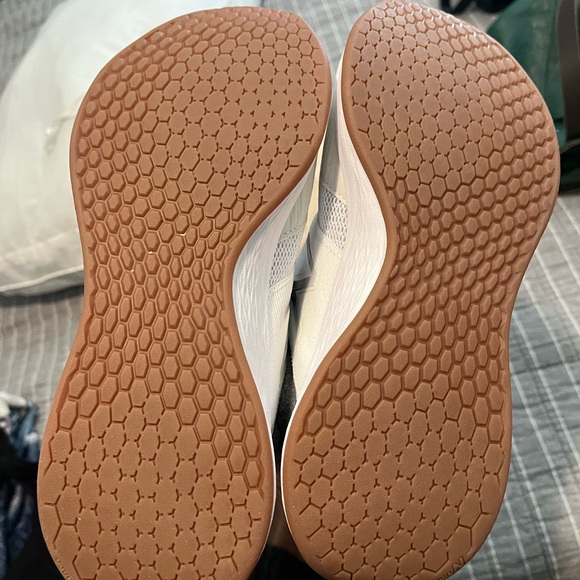 New Balance, never wore - Picture 5 of 5